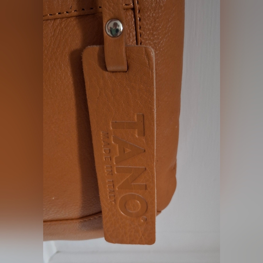 Tano Leather Crossbody Bag NEW - Picture 3 of 12